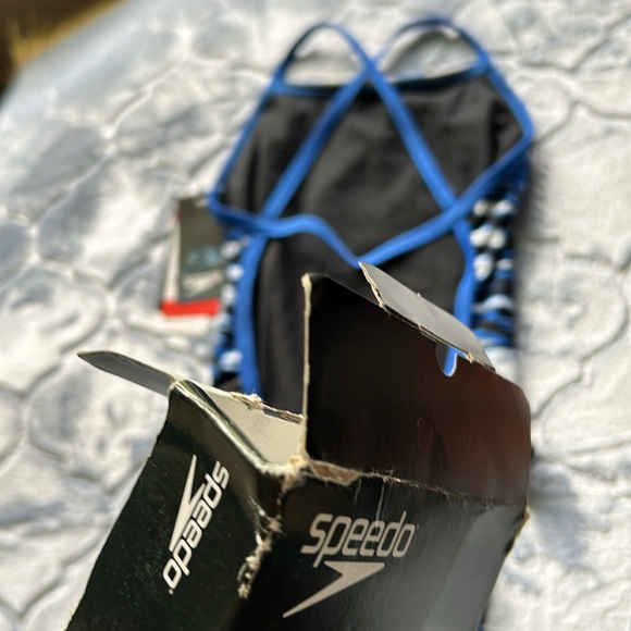 Speedo 26 blue fun print swimsuit - Picture 15 of 15